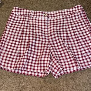 Ladies red and white plaid shorts shorts size 10